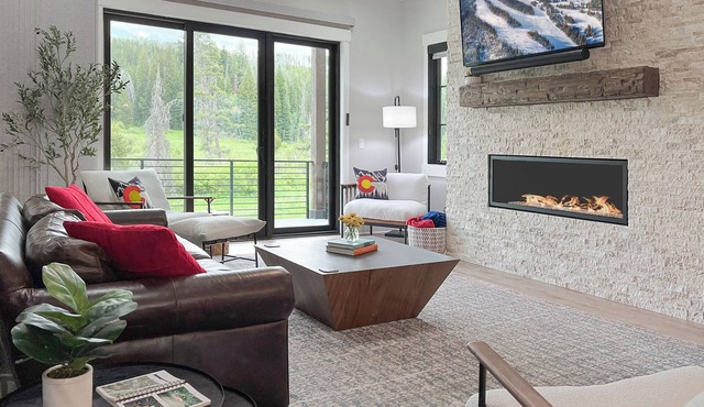 Pet-friendly chalet w/EV charger & sauna