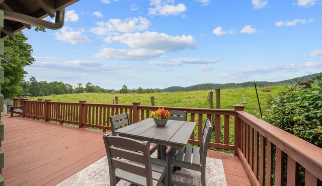 Pet-Friendly Charming Cabin near Boone w/Views & Fireplace