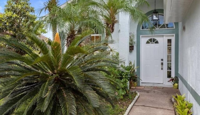 Pet Friendly!✰ Charming home with big patio!