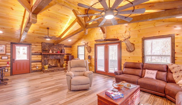 Pet-friendly Chattanooga Cabin w/Hot Tub & Kayaks