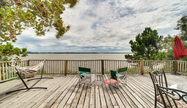 Pet-Friendly Checotah Home w/Deck & Lake Views!