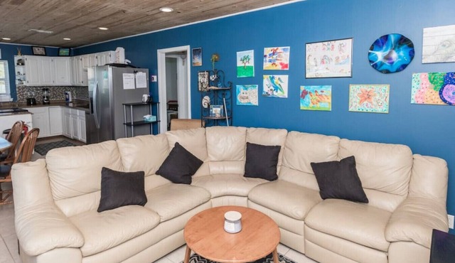 Pet Friendly Cheerful home on Emerald Coast