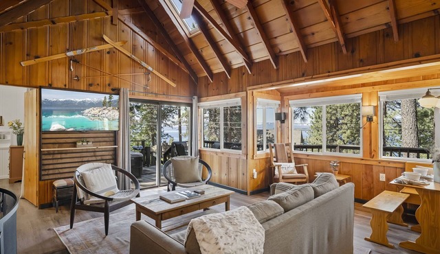 Pet-Friendly Chic Cabin w/Hot Tub, Lakeview, Near Bike Trails, Shops & Cafes