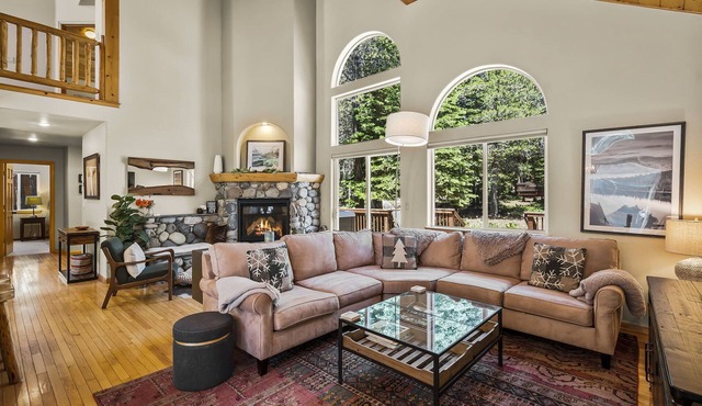 Pet-Friendly Chic Lodge | Hot Tub, King Suite, Office, Trails & Rec Access
