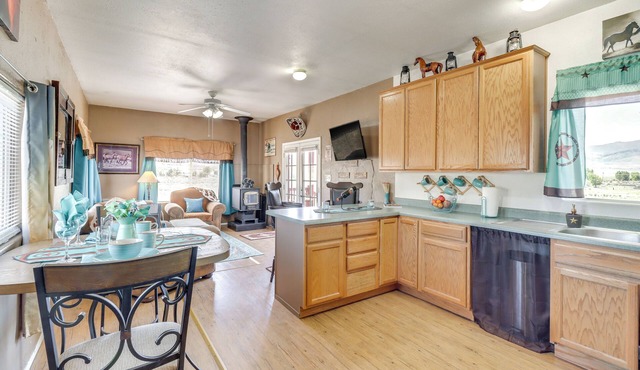 Pet-Friendly Chilcoot Cottage on 34 Acres!
