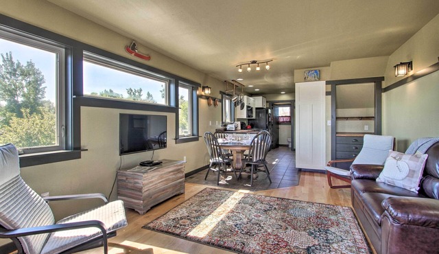 Pet-Friendly Choteau Townhouse with Gas Grill!