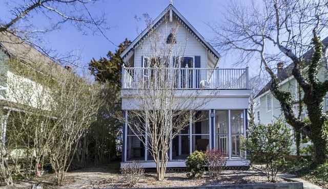 Pet Friendly Classic Victorian Across from Dunes and Beach