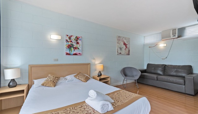 Pet friendly - classic Country Motel Room near Murray