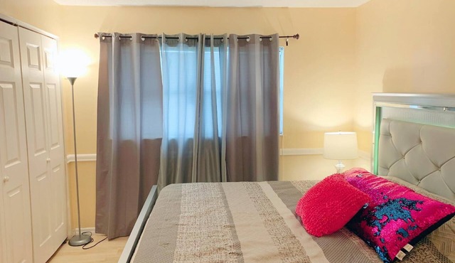 PET FRIENDLY & CLOSE TO CAMPING/DOWNTOWN ORLANDO