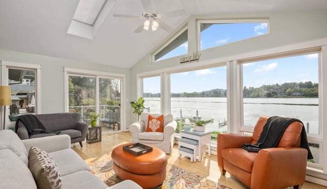 Pet-Friendly Coastal Lake House – Minutes to the Ocean, Cozy Fireplace, Sunroom & King Beds