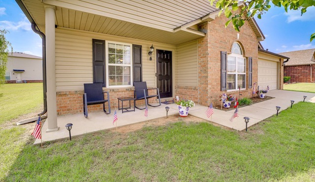 Pet-Friendly Collinsville Home ~ 19 Mi to Tulsa!