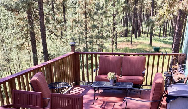 Pet-Friendly Columbia River Woodland Paradise