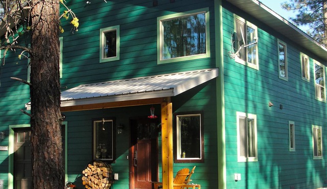 Pet-Friendly Columbia River Woodland Paradise