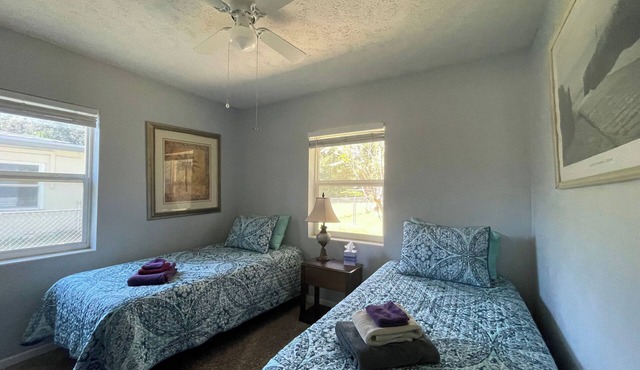 Pet friendly Comfortable 2 bedroom with huge yard and EV charging lvl1