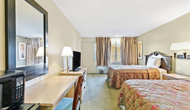 Pet-Friendly, Comfortable Room Near Local Spots – Great Value for Your Stay
