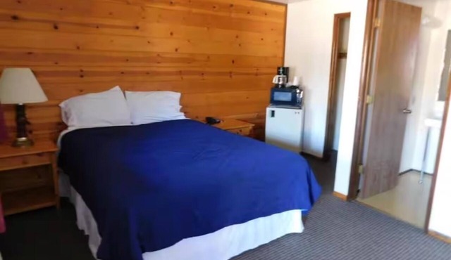 Pet-Friendly & Comfortable Stay w/Free Parking | Near Packwood Lake Trailhead