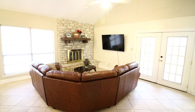 Pet-friendly, Community Pools, Round Rock, Austin Cedar Park Georgetown Leande