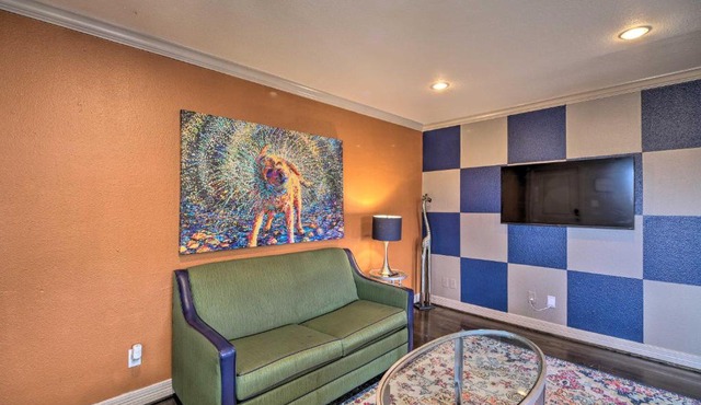 Pet-Friendly Condo in Houston with Community Grills