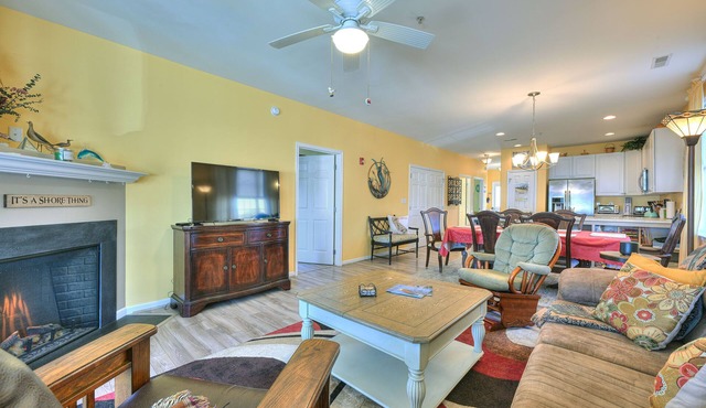 Pet Friendly Condo with Community Pool
