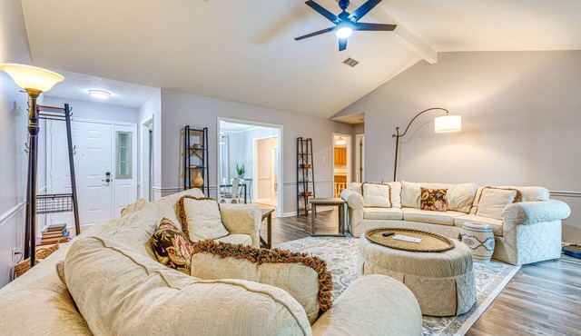 Pet-Friendly Conway Home: 1 Mi to Hendrix College!