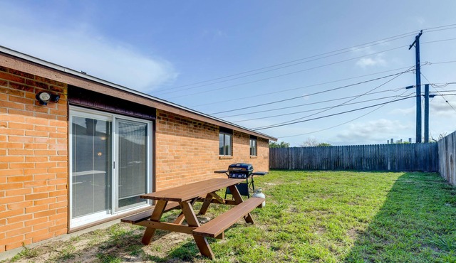Pet-Friendly Corpus Christi Townhome w/ Grill!