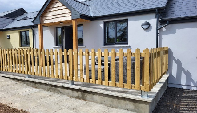 Pet Friendly Cottage with Sea Views