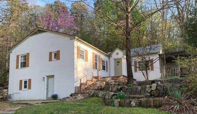 Pet-Friendly Cottage, Forest Views, 1 Mi to Hiking/Town/Dining