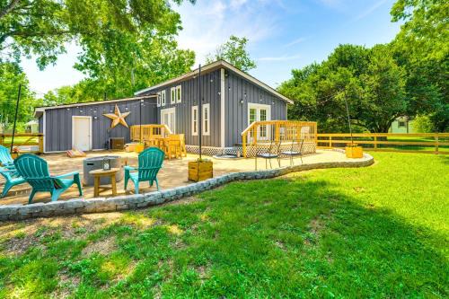 Pet-Friendly Cottage, 3 Blocks to Main St!