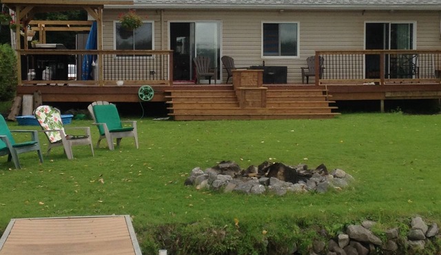 Pet friendly Cottage on World Heritage Rideau River
