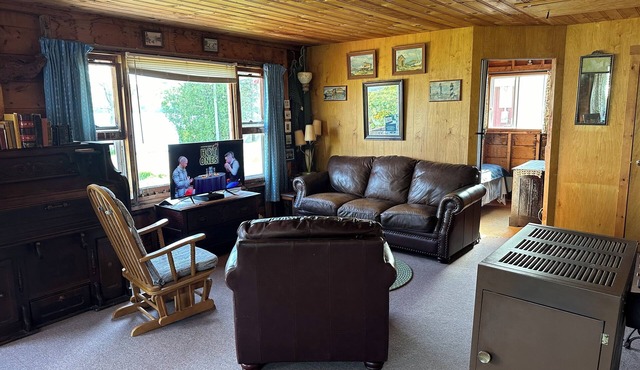 Pet friendly cottage on Skiff Lake