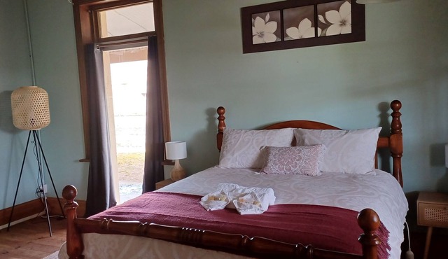 Pet friendly cottage less than 5 min to southern Yorkes amazing Flaherty beach