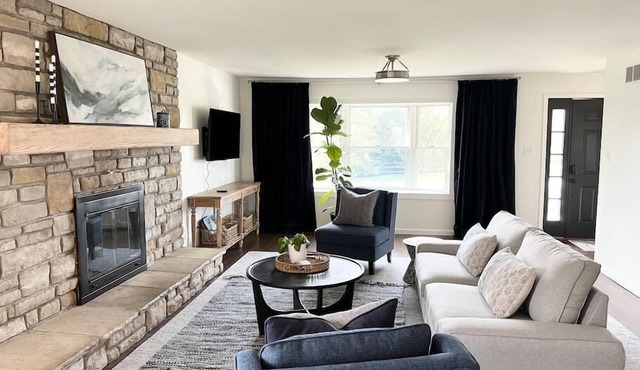 Pet friendly cottage located between the Ark & Creation Museum