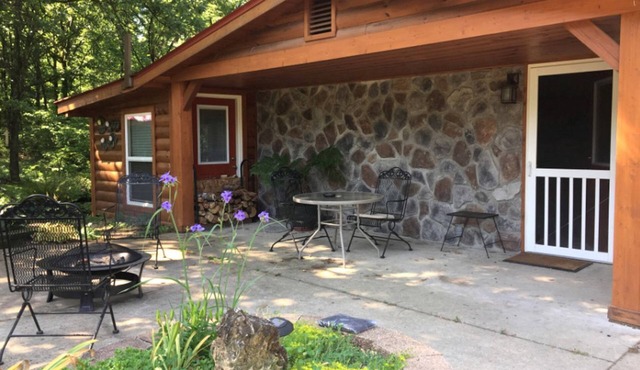 Pet-Friendly Cottage Overlooking a Koi Pond near Mark Twain National Forest, Missouri