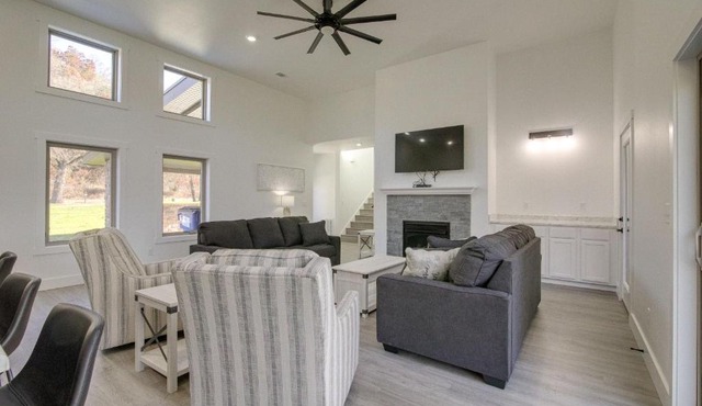 Pet-Friendly Cotter Retreat with Deck and Gas Grill!