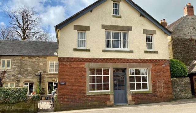 Pet-friendly Country Cottage Charm in Quaint Village