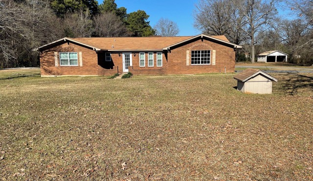 Pet Friendly Cozy Brick Home