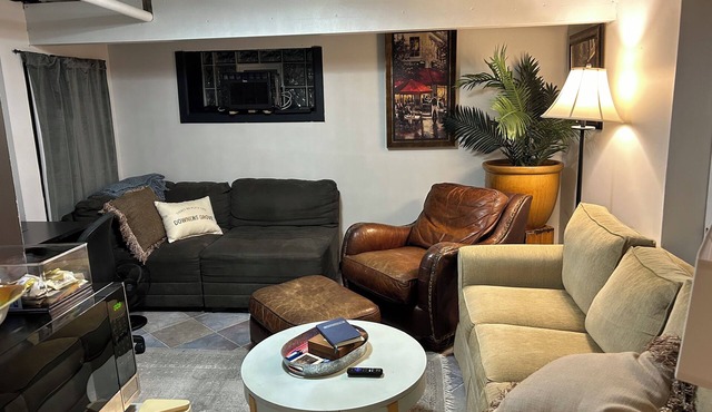 Pet Friendly-Cozy 1-bedroom apartment just 6 minutes drive to Morton Arboretum