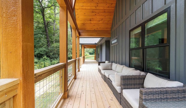 Pet Friendly Creekside Remote Work Retreat in the Blue Ridge Mountains