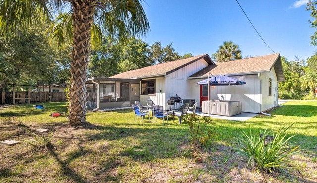 Pet-Friendly Crystal River Home with Hot Tub!