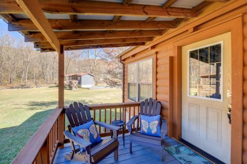 Pet-Friendly Damascus Cabin with Deck and Mtn Views!