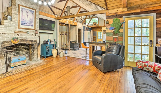 Pet-Friendly Decatur Escape: < 4 Mi to Dtwn!