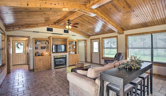 Pet-Friendly Efficiency Cottage w/Pool!