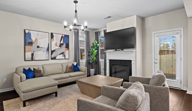 PET FRIENDLY Elegant Marietta Retreat Near Atlanta Attractions