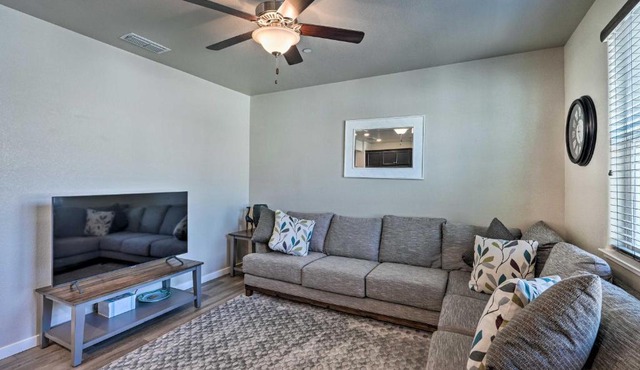 Pet-Friendly Elk Grove Retreat with Balcony!