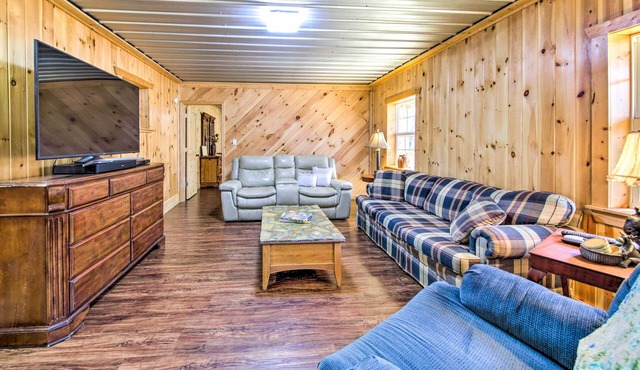 Pet-Friendly Ellijay Escape w/Yard & Grill!