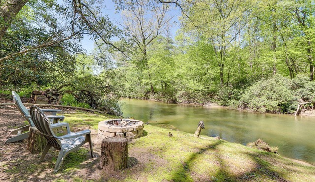 Pet-Friendly Ellijay Vacation Rental w/Hot Tub!