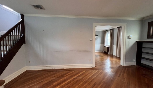 Pet friendly, empty home with large grassy backyard!