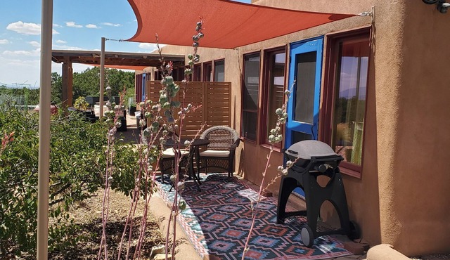 PET-FRIENDLY ENSUITE, SANTA FE. LOVELY VIEW, 20mns TO HISTORIC SITES, TOWN