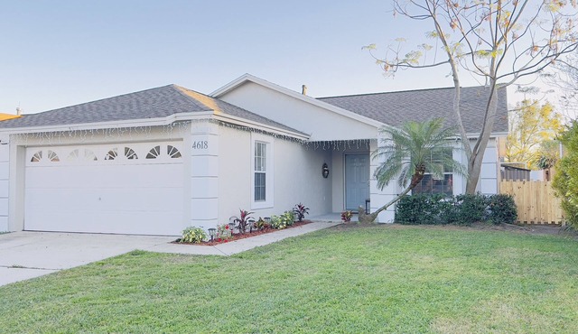 Pet Friendly Entire Villa Private Heated Pool Close to Disney