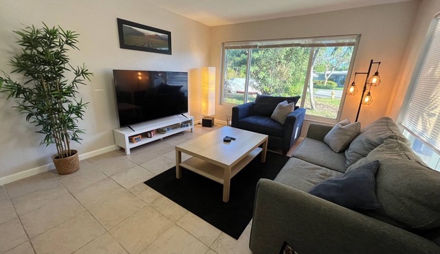 Pet Friendly, Fully Fenced! Relaxing escape in the heart of Lighthouse Point